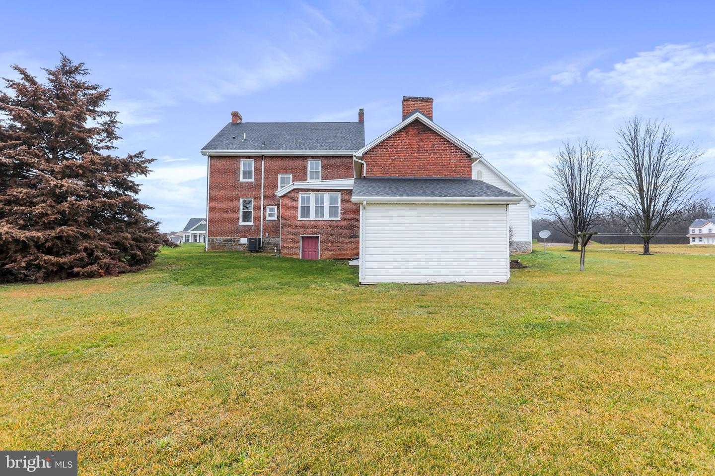 18941 Amesbury Rd Property Photo 8