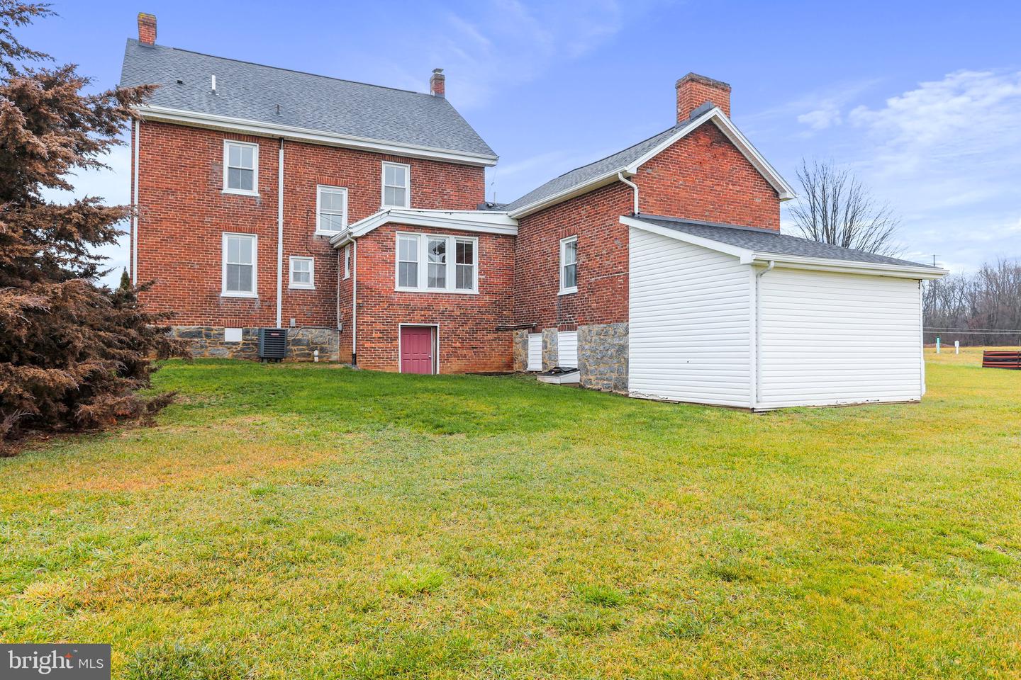 18941 Amesbury Rd Property Photo 9