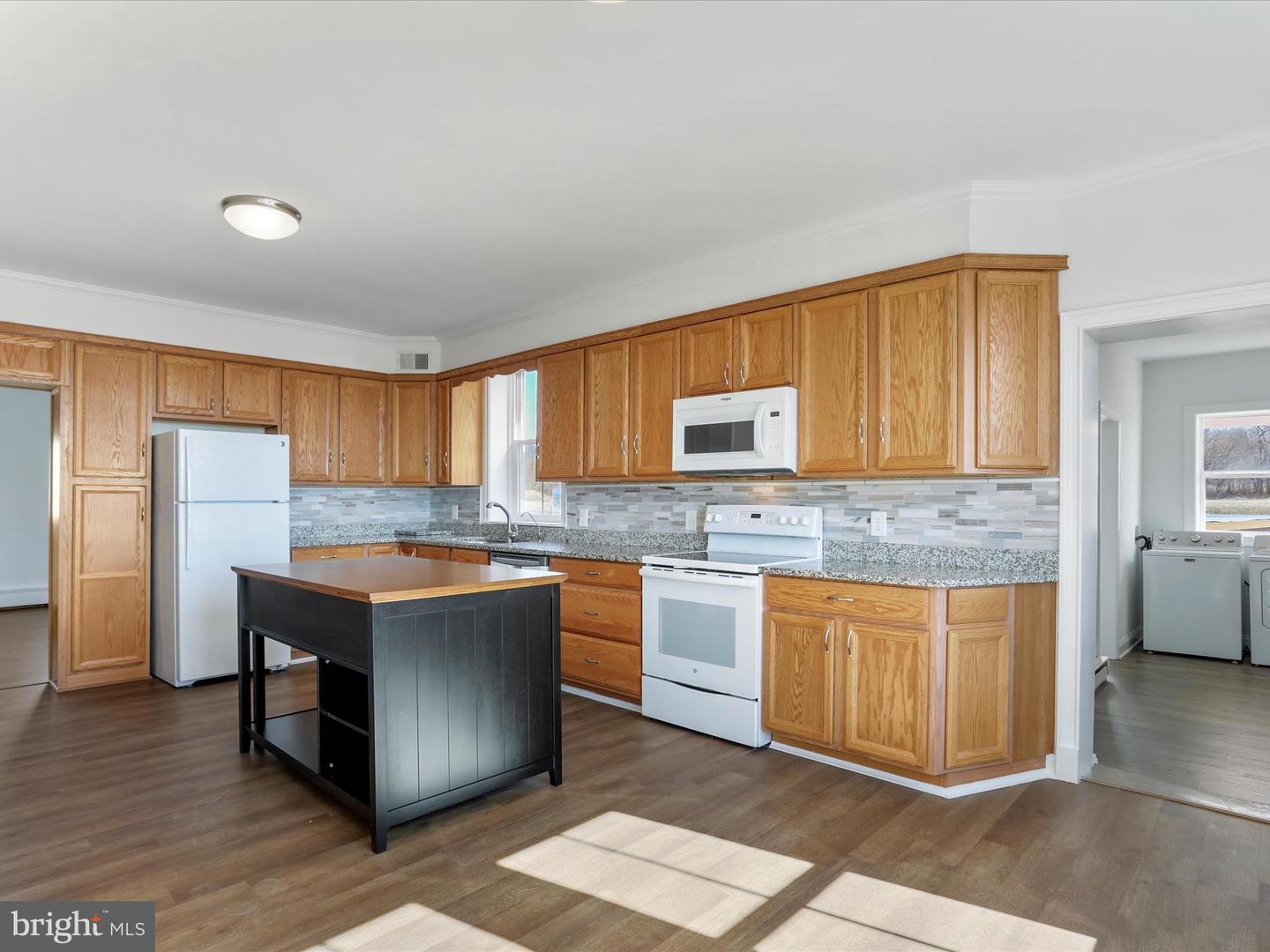 18941 Amesbury Rd Property Photo 11