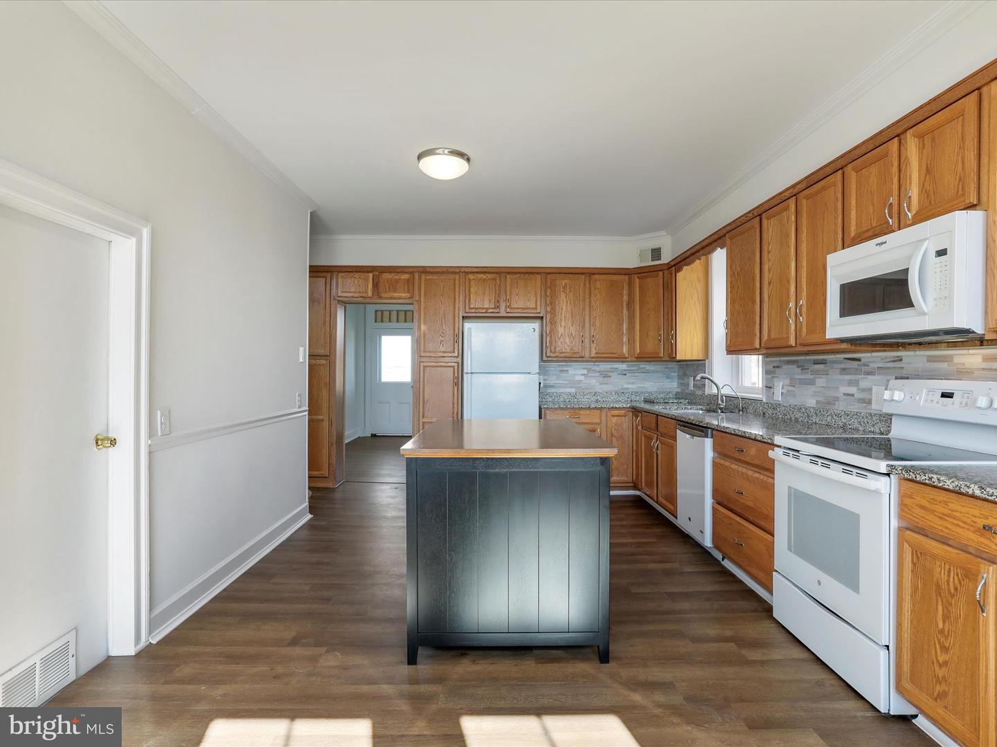 18941 Amesbury Rd Property Photo 12