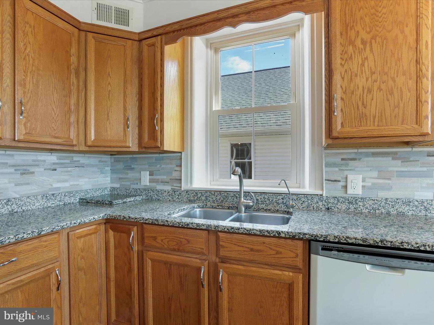 18941 Amesbury Rd Property Photo 14