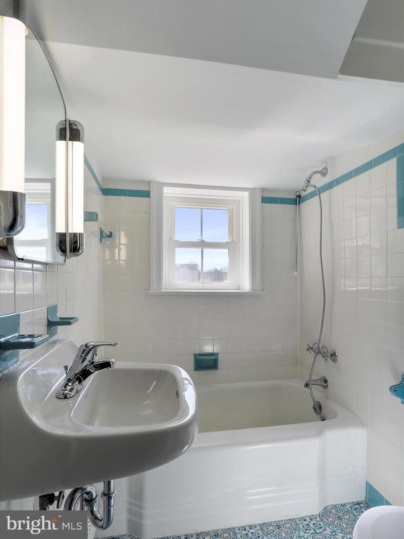 18941 Amesbury Rd Property Photo 25