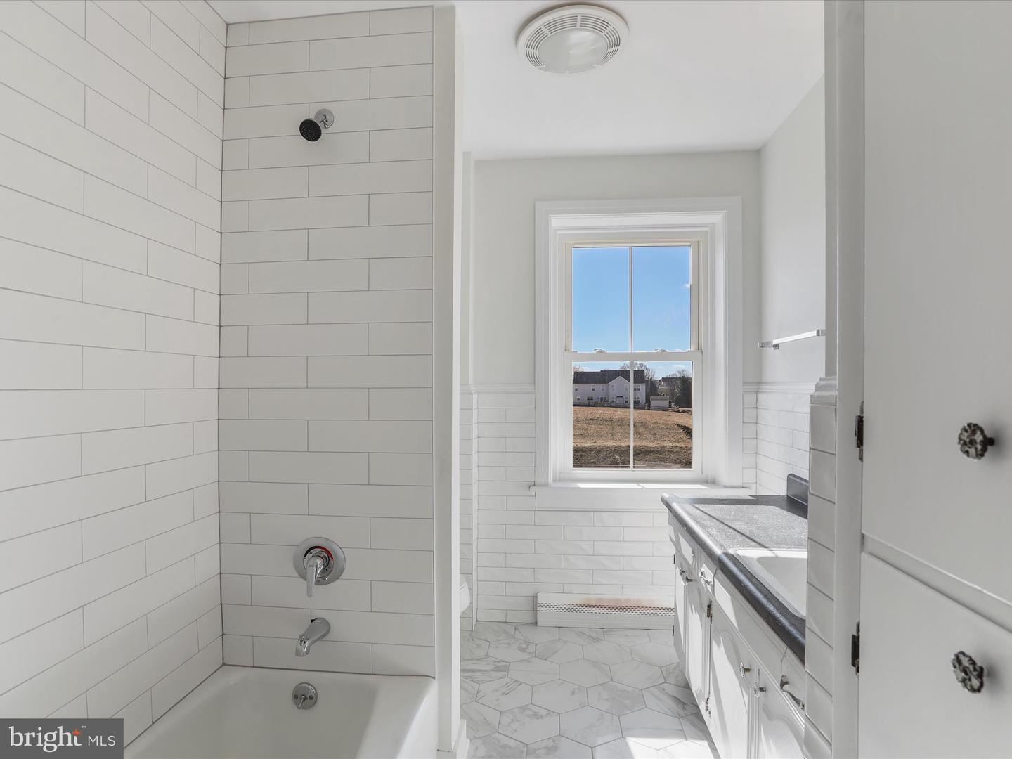 18941 Amesbury Rd Property Photo 33