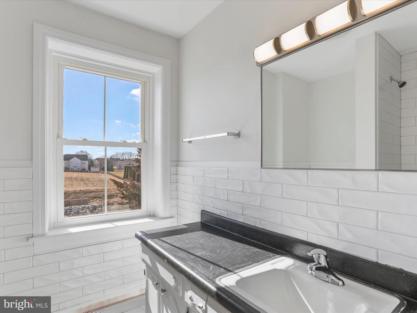 18941 Amesbury Rd Property Photo 34