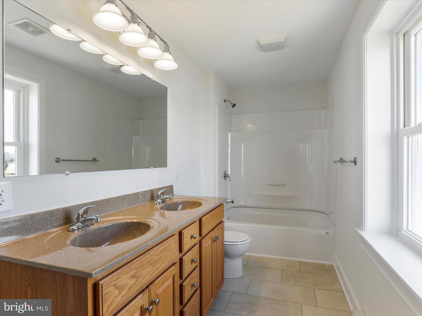 18941 Amesbury Rd Property Photo 39