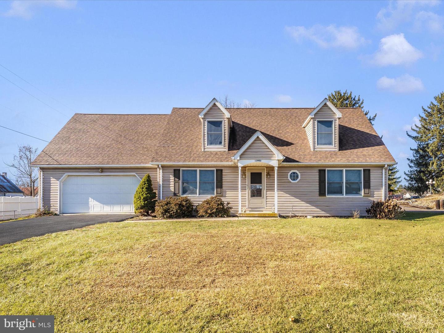 13902 Weaver Ave Property Photo