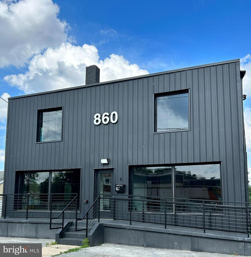 860 PENNSYLVANIA AVE Property Photo 1