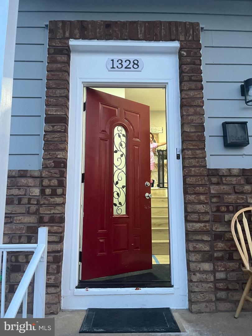 1328 OUTER DR
