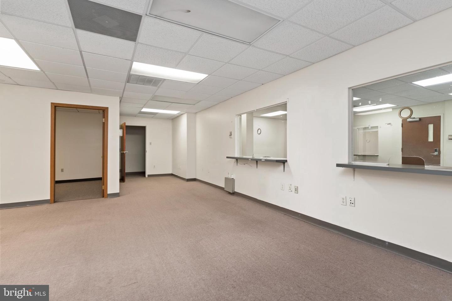 100 Franklin St W Property Photo 6