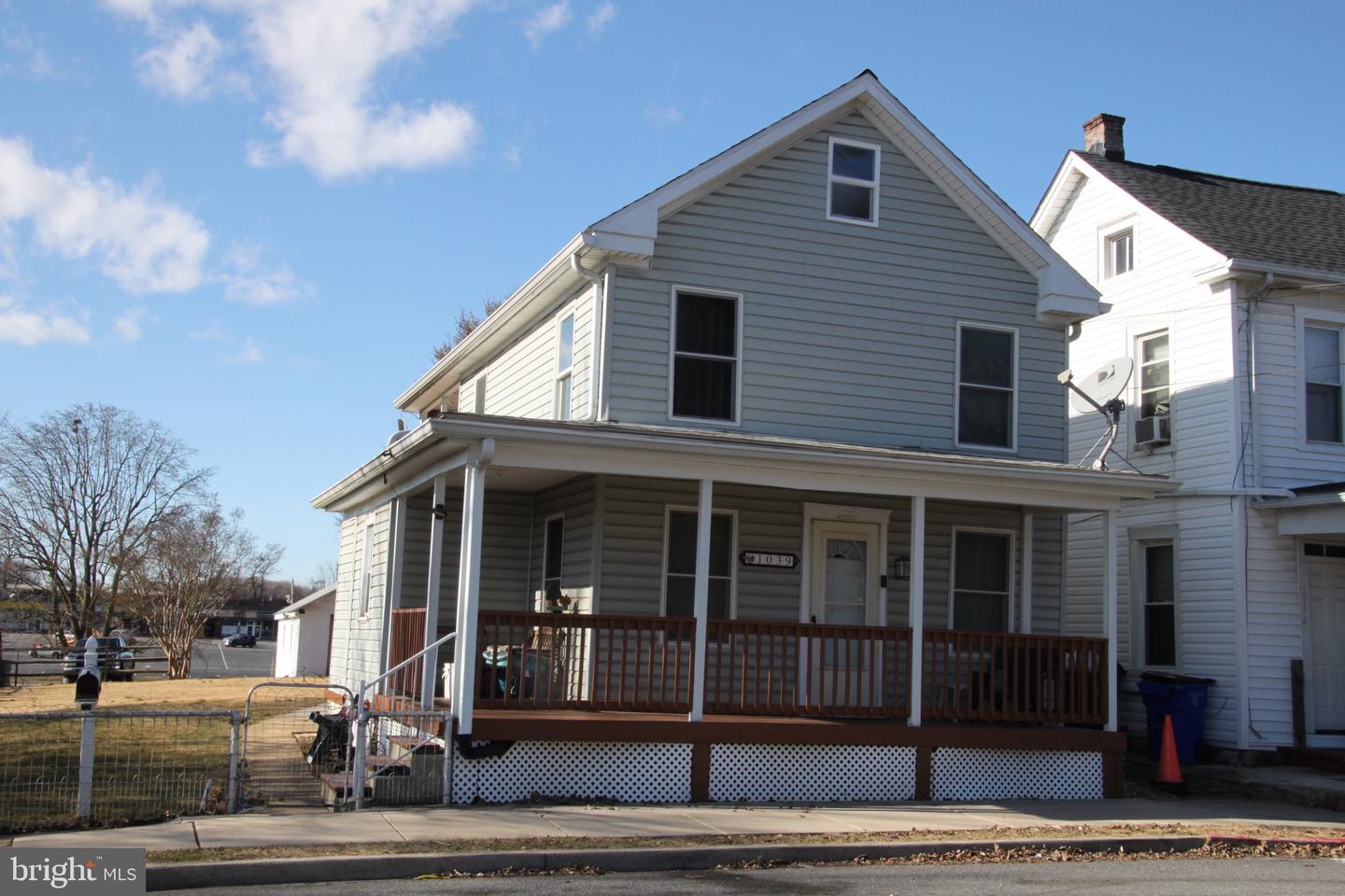 1039 Spruce St Property Photo
