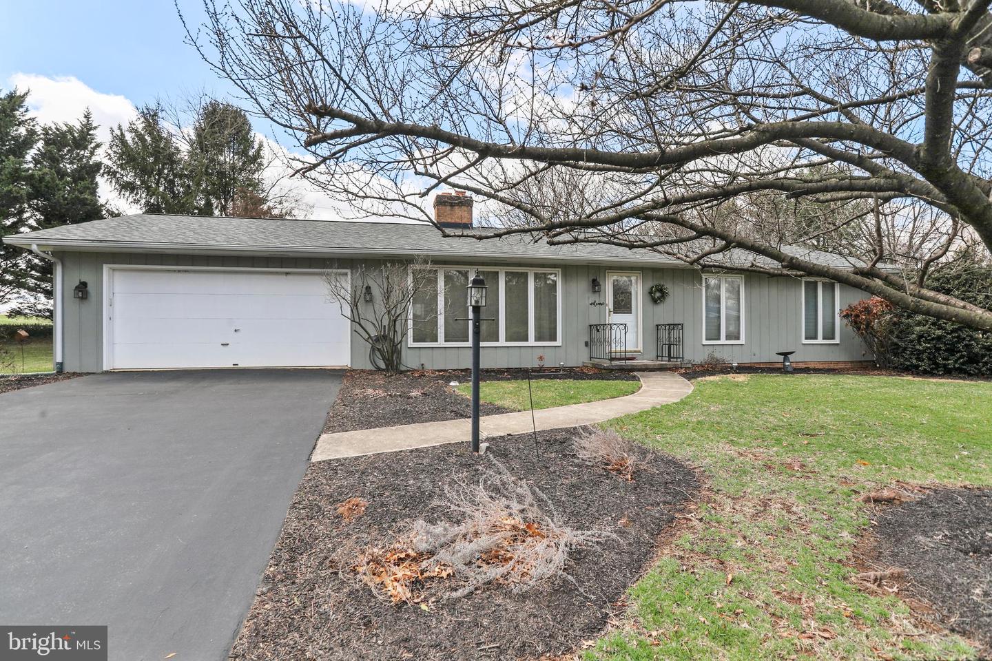 19523 Spring Valley Dr Property Photo 1