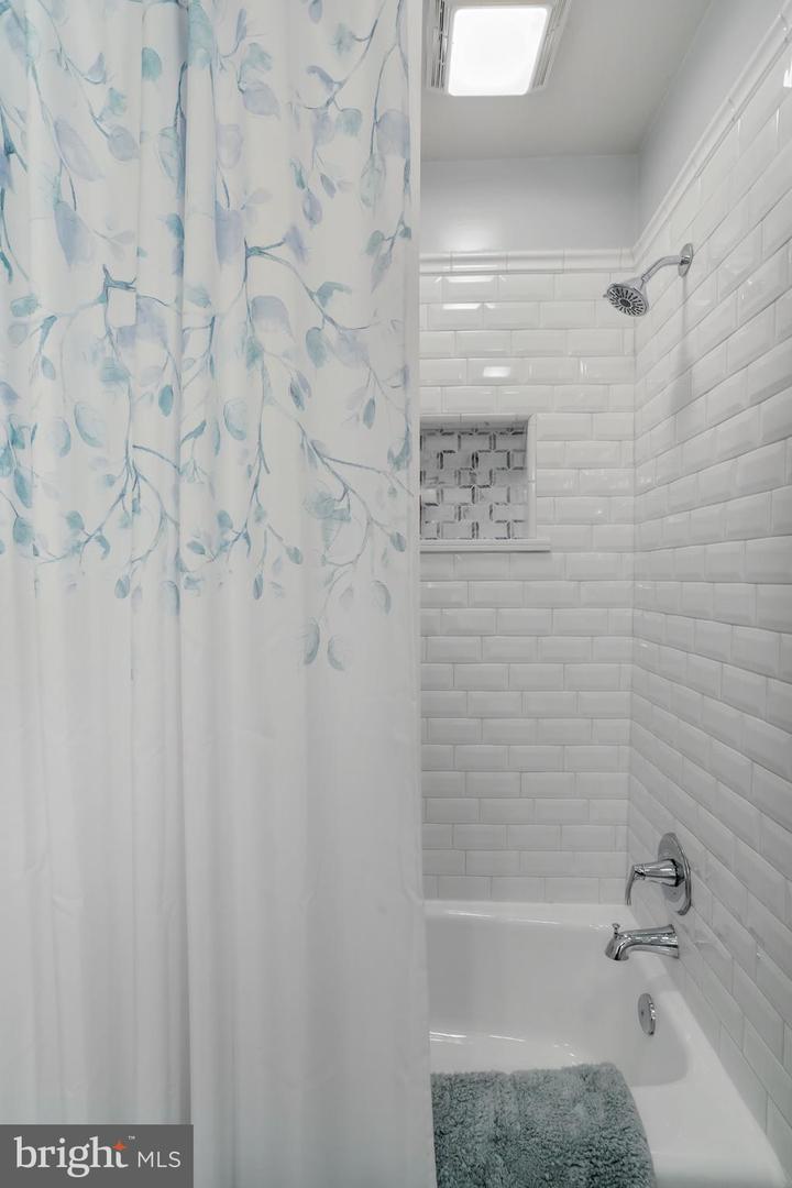 19523 Spring Valley Dr Property Photo 23