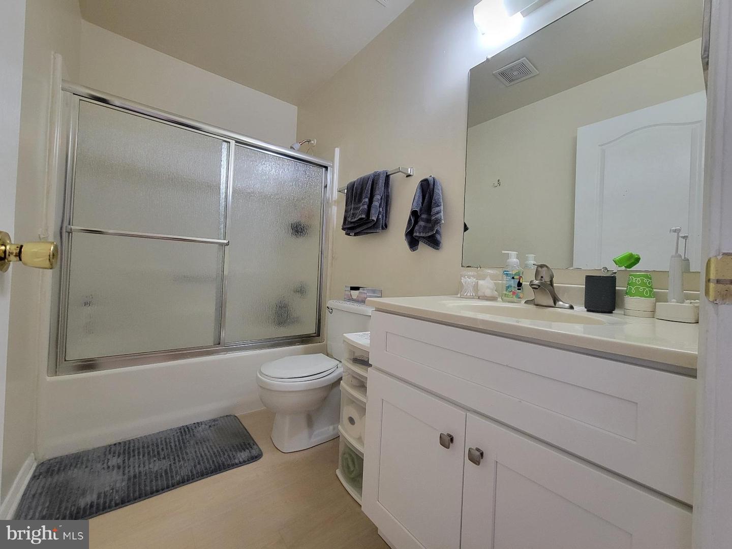 648-650 E Wilson Blvd Property Photo 8