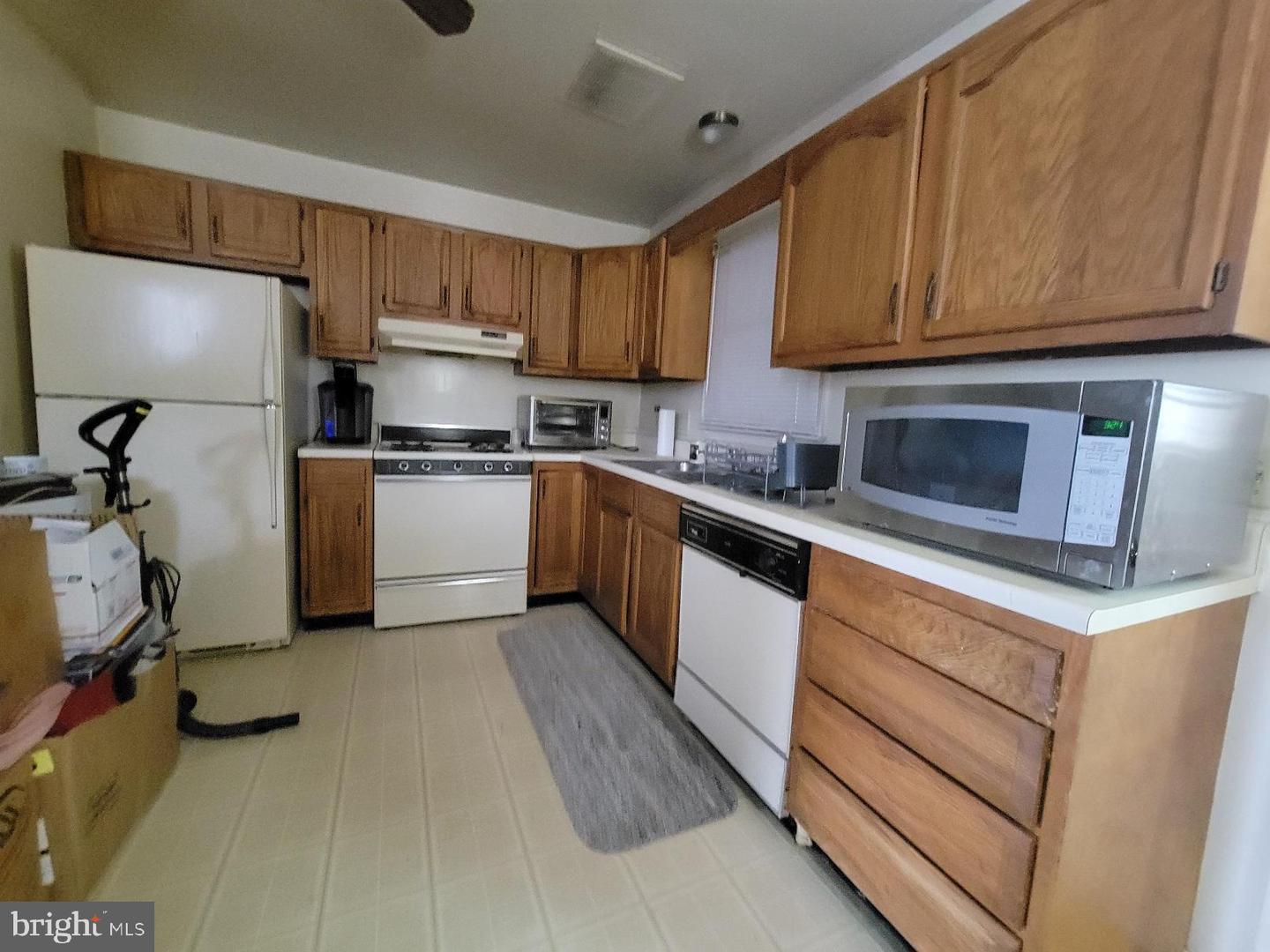 648-650 E Wilson Blvd Property Photo 17