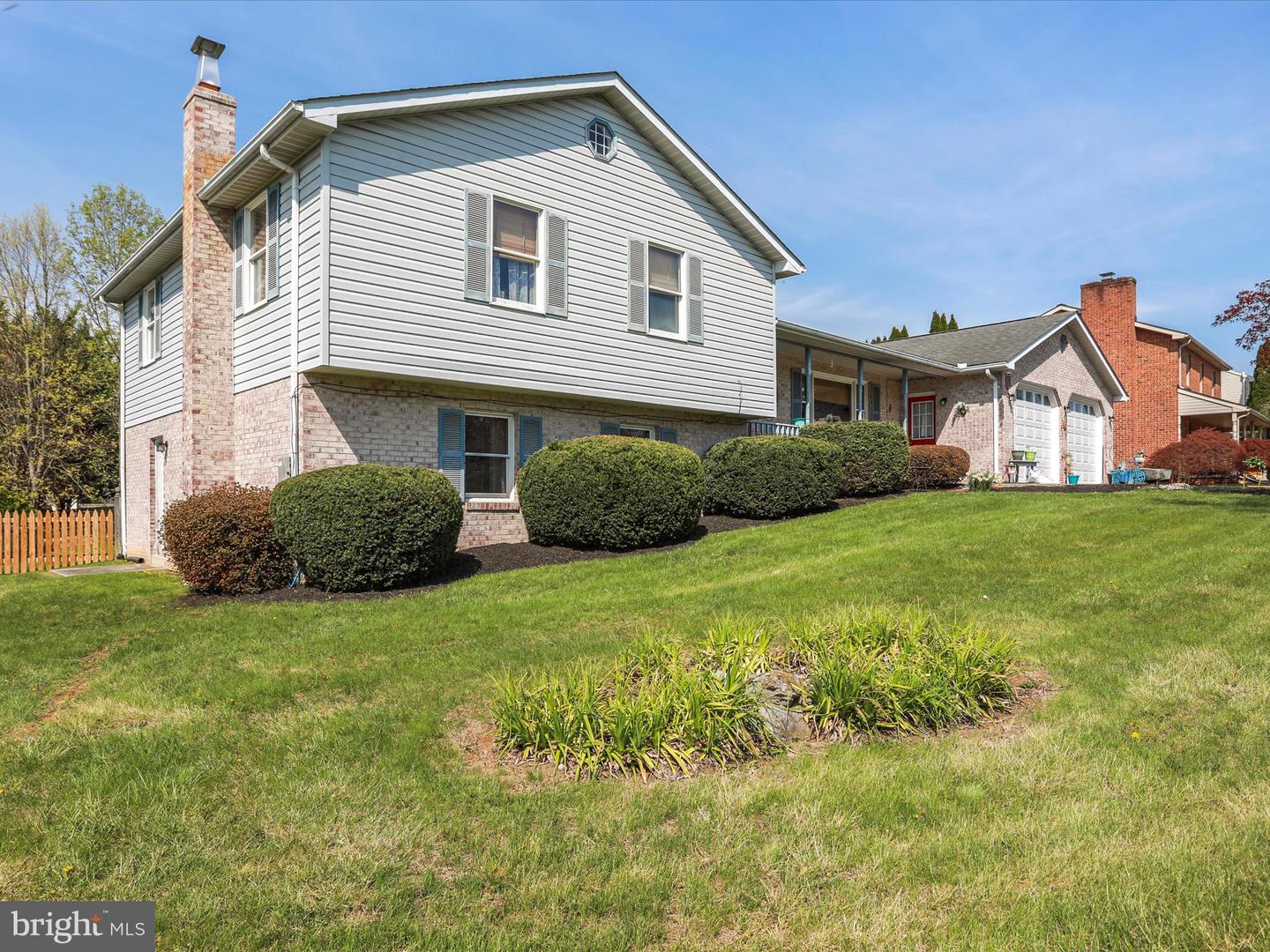 16710 Sterling Rd Property Photo 3