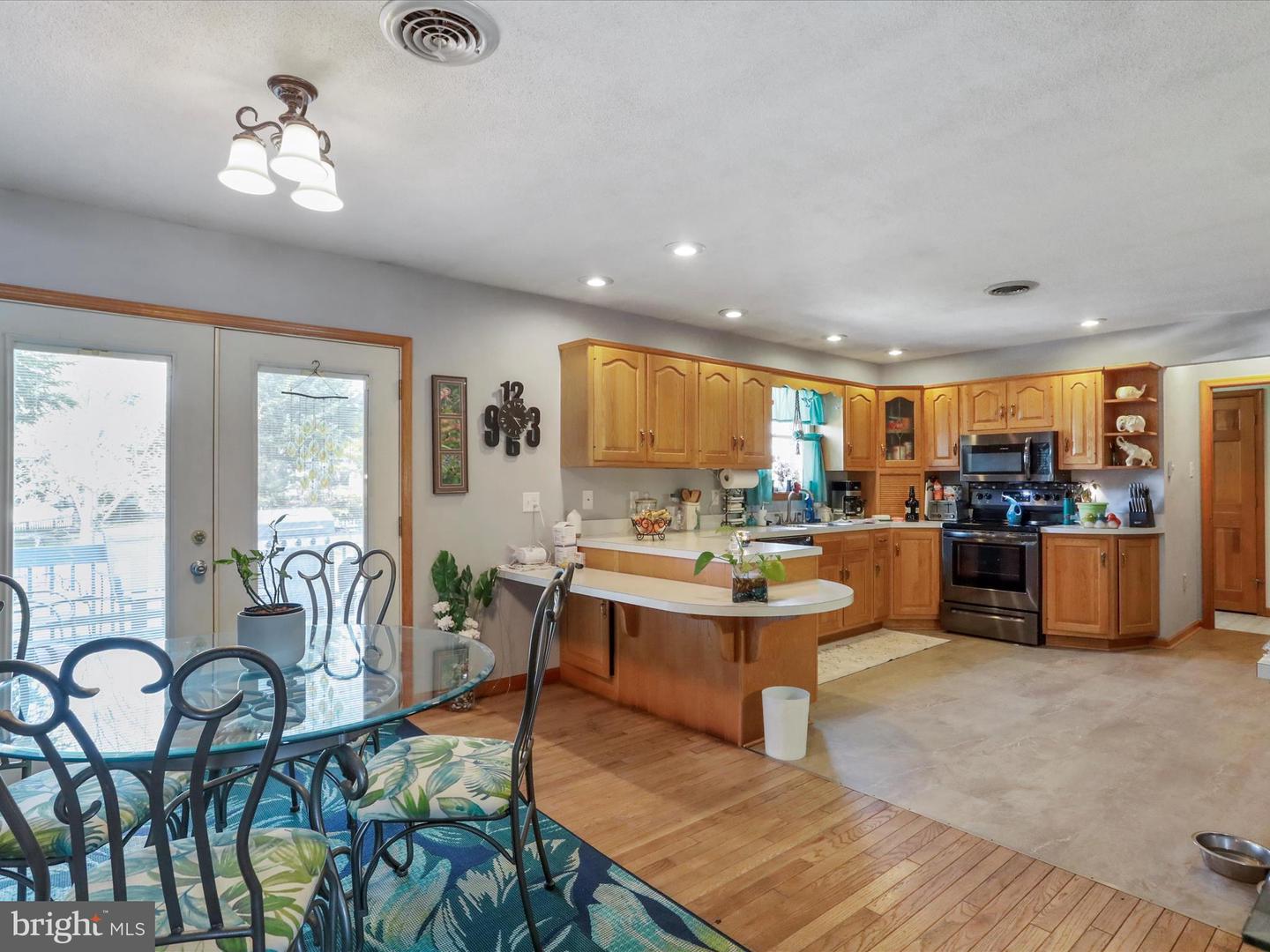 16710 Sterling Rd Property Photo 8