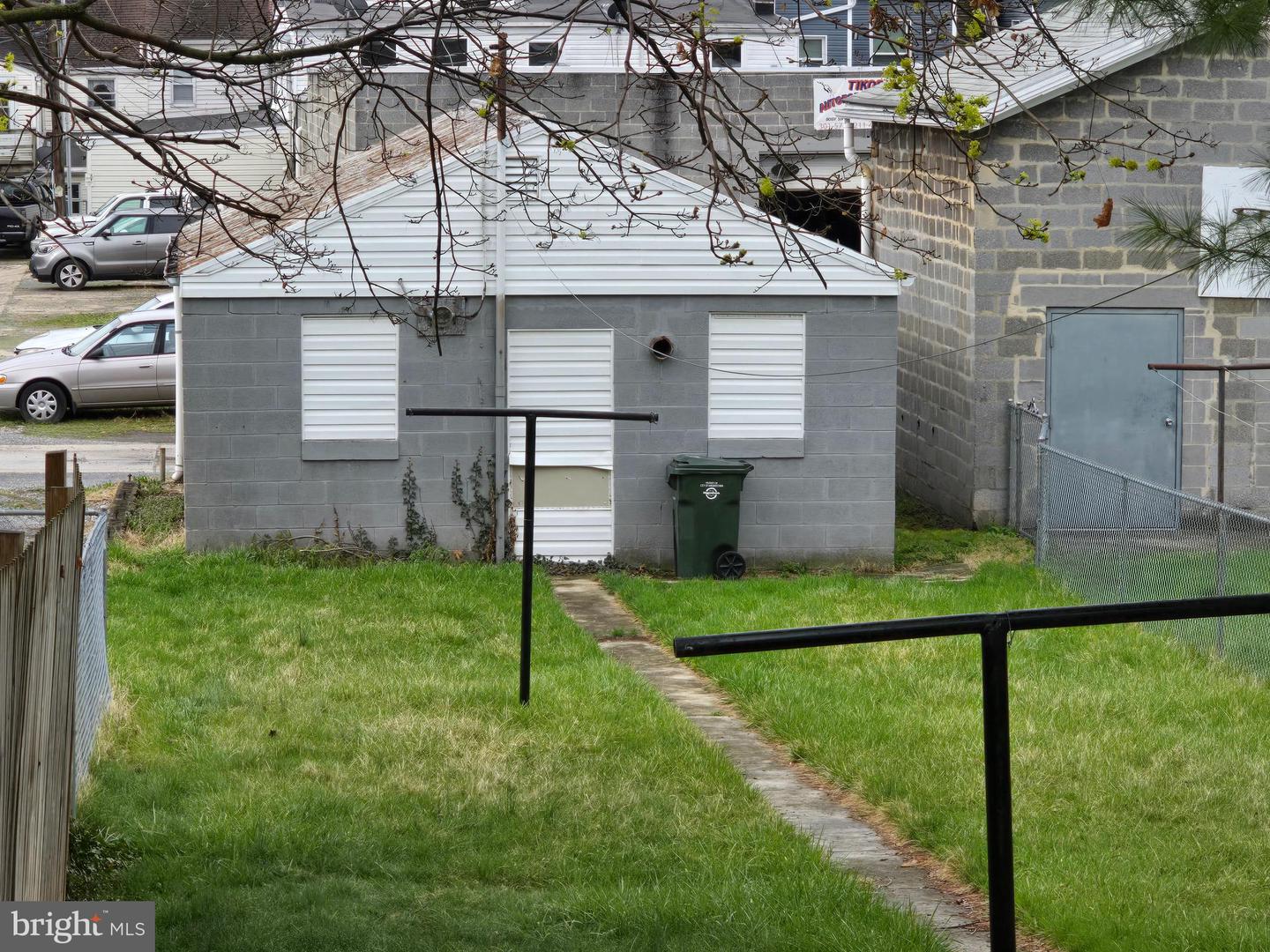 51 East Ave Property Photo 11