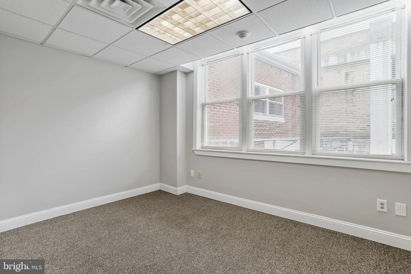 138-140 W Washington St #113 Property Photo 2