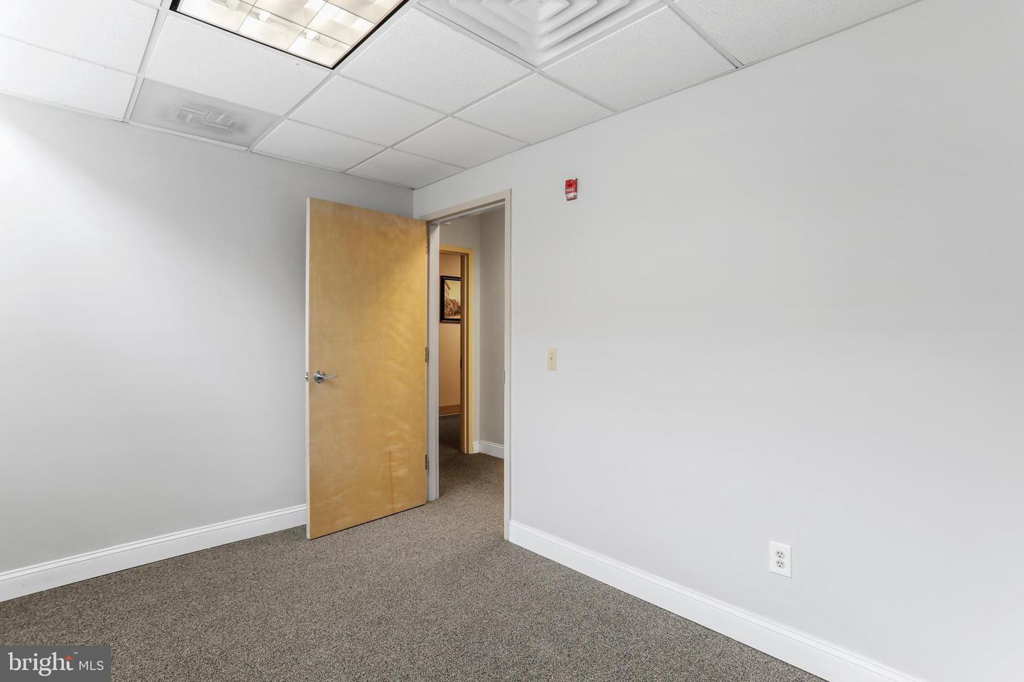 138-140 W Washington St #113 Property Photo 3