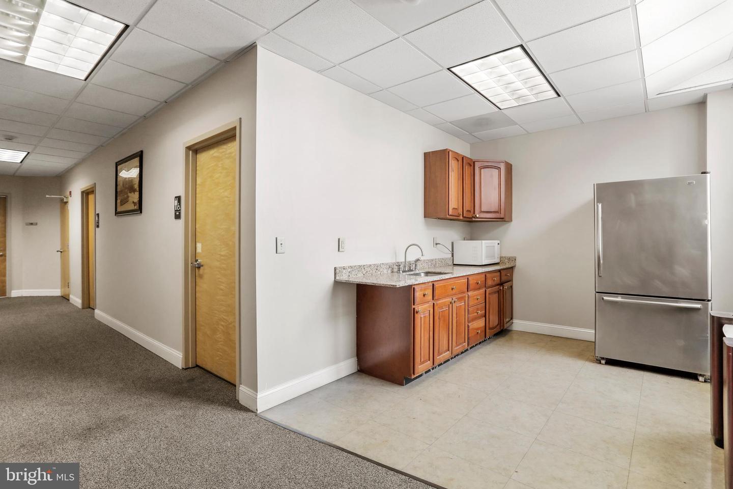 138-140 W Washington St #113 Property Photo 15