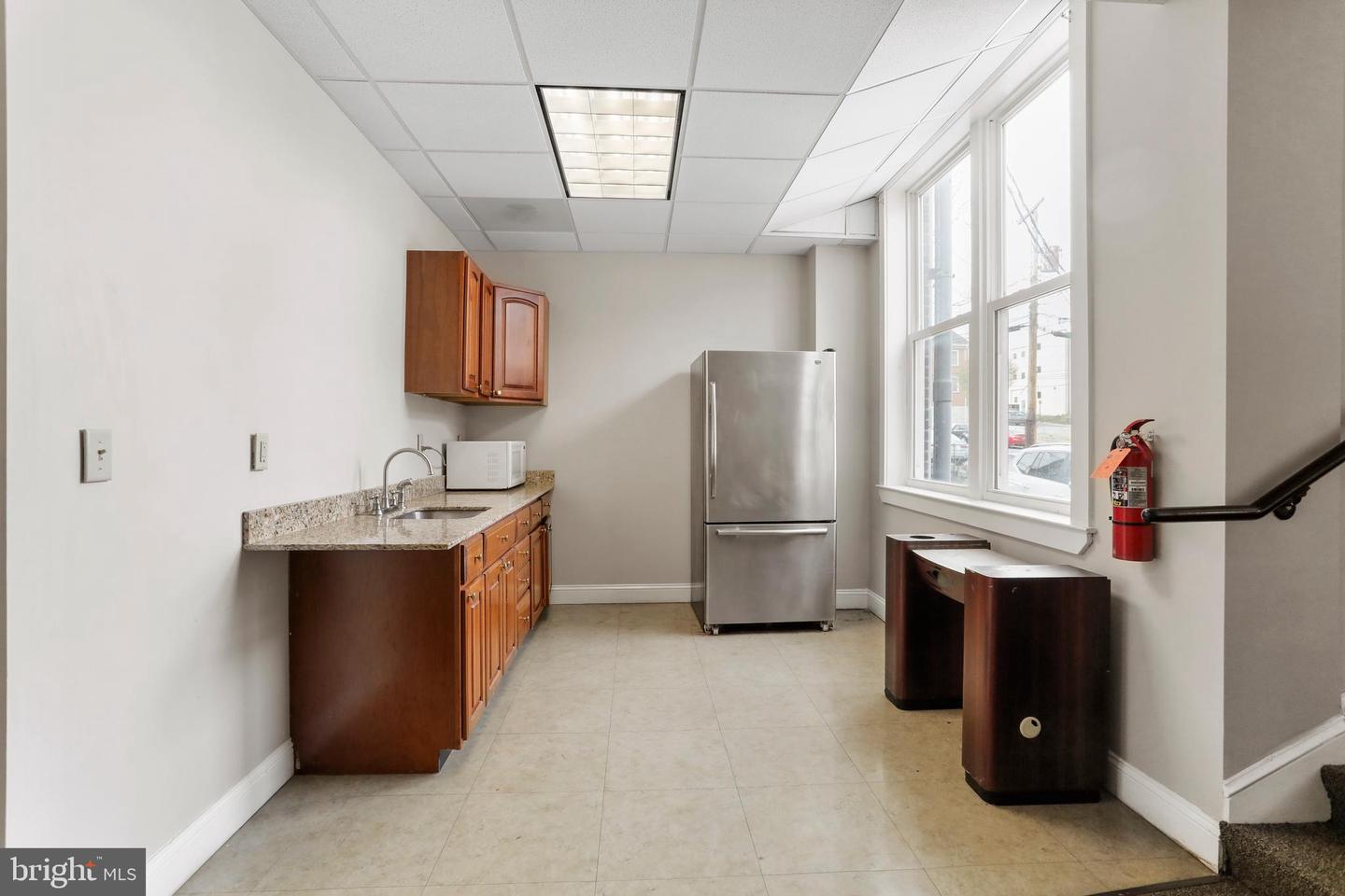 138-140 W Washington St #113 Property Photo 16