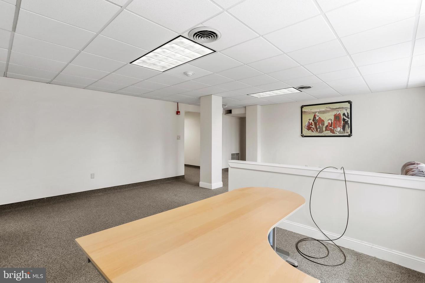 138-140 W Washington St #200 Property Photo 13