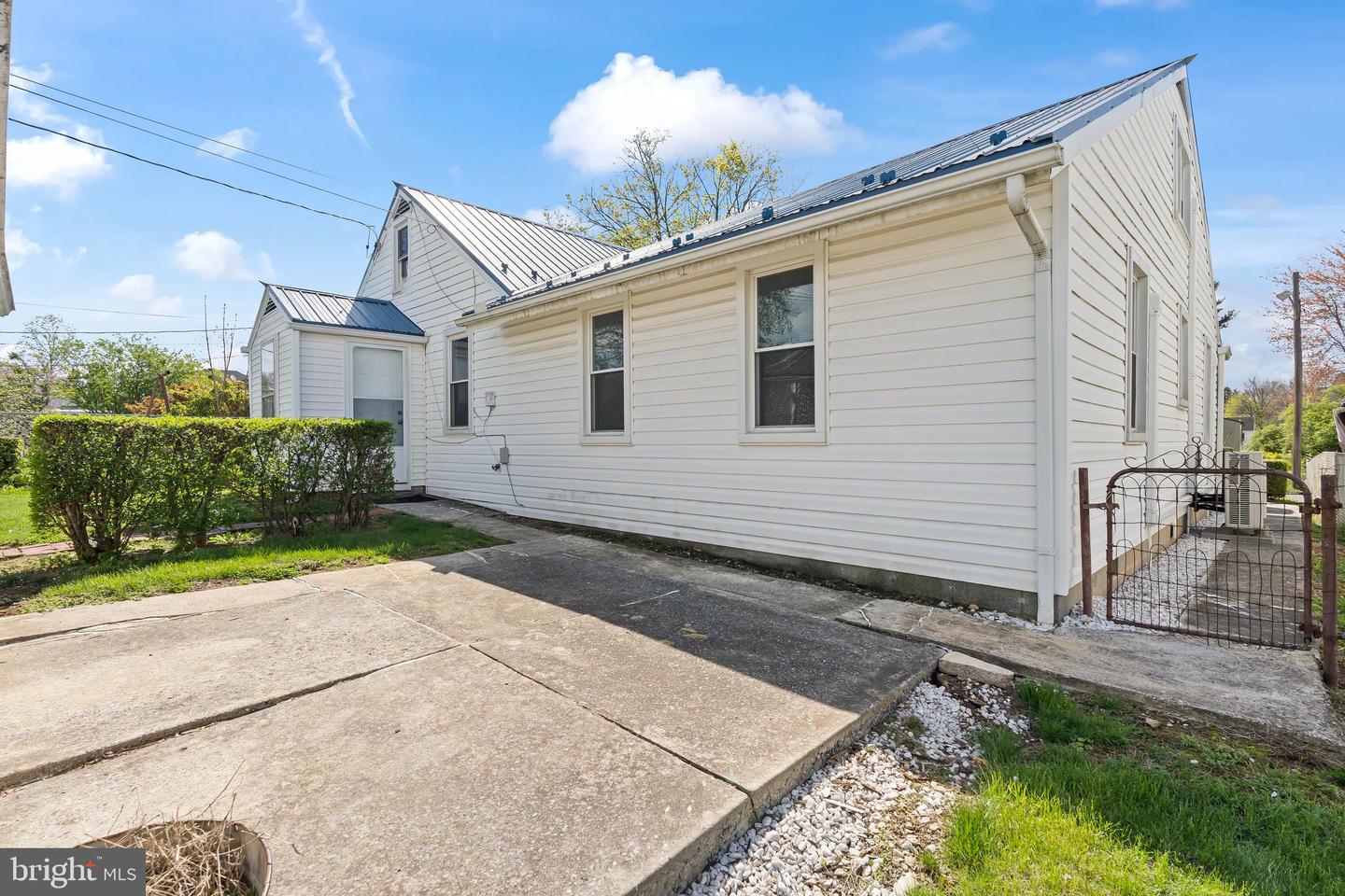 738 Medway Rd Property Photo 43