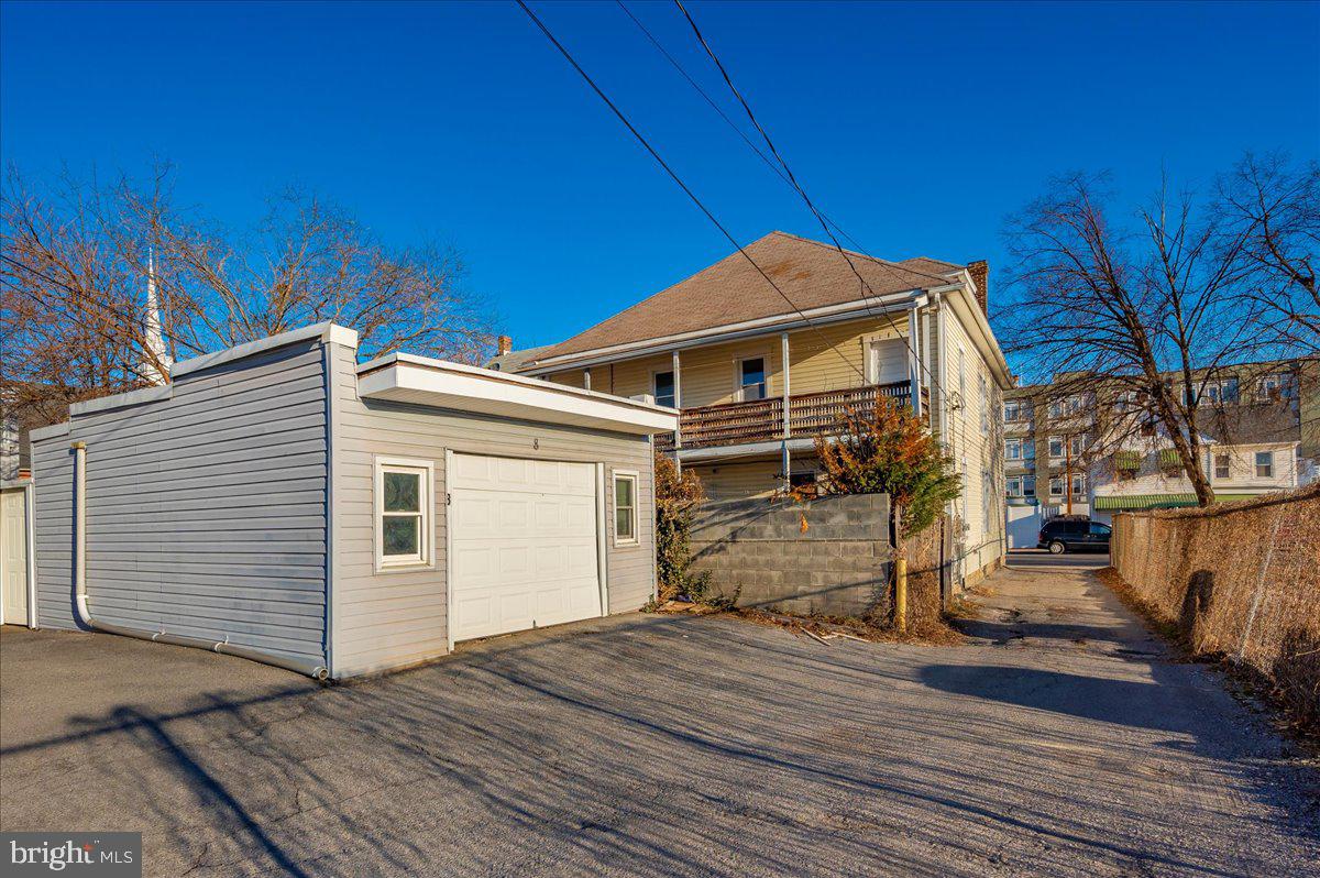 211 E Washington St Property Photo 4