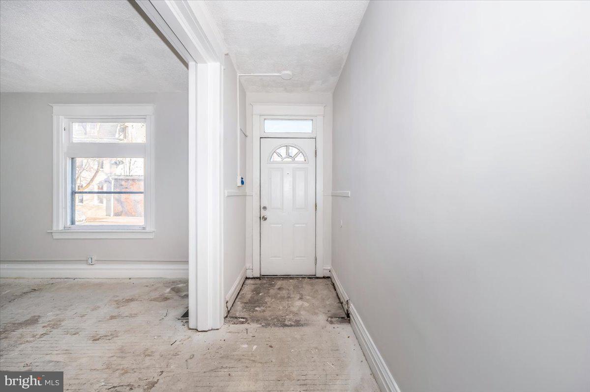 211 E Washington St Property Photo 5