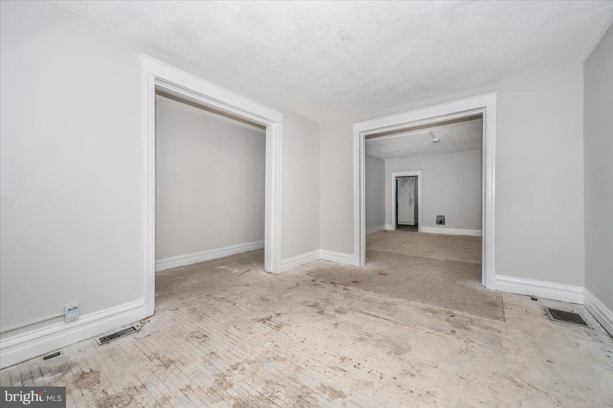 211 E Washington St Property Photo 6