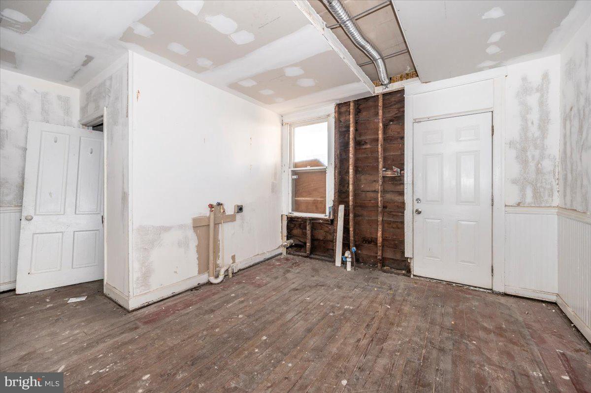 211 E Washington St Property Photo 8