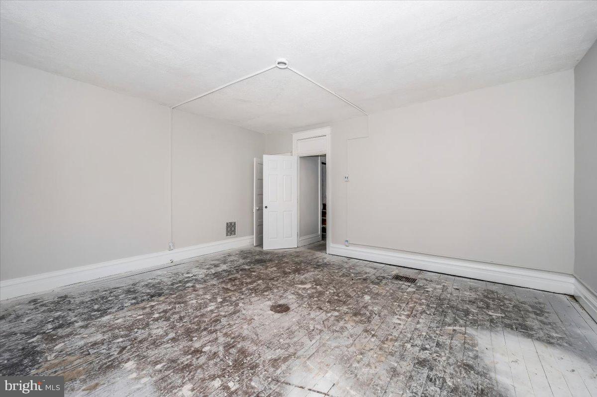 211 E Washington St Property Photo 12