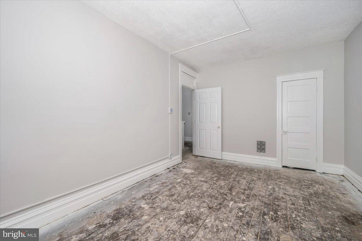 211 E Washington St Property Photo 13