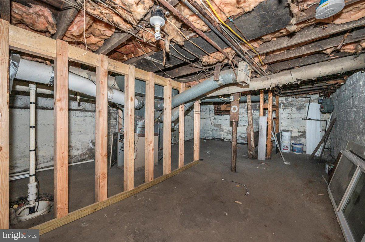 211 E Washington St Property Photo 18