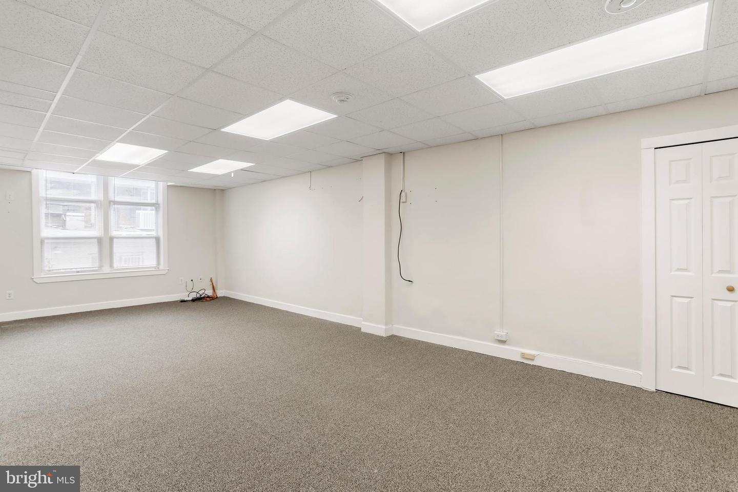 138-140 W Washington St #212/214 Property Photo 3