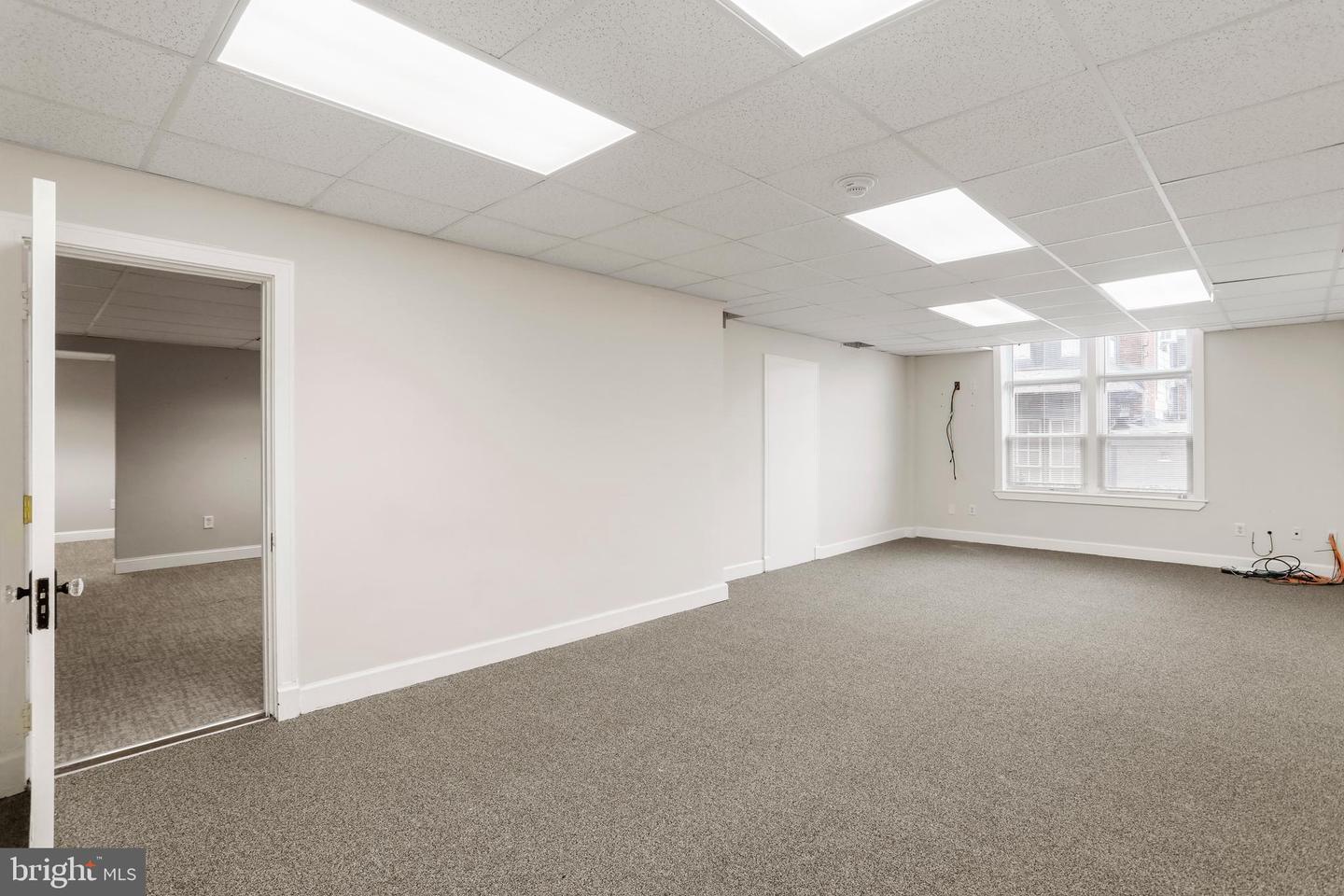 138-140 W Washington St #212/214 Property Photo 5