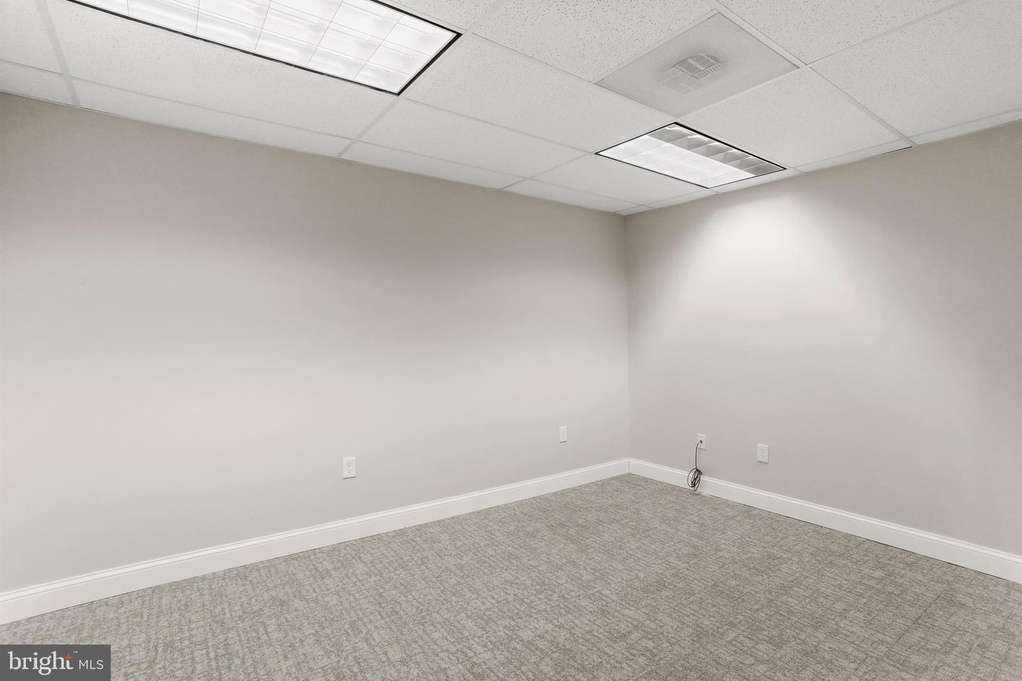 138-140 W Washington St #212/214 Property Photo 6