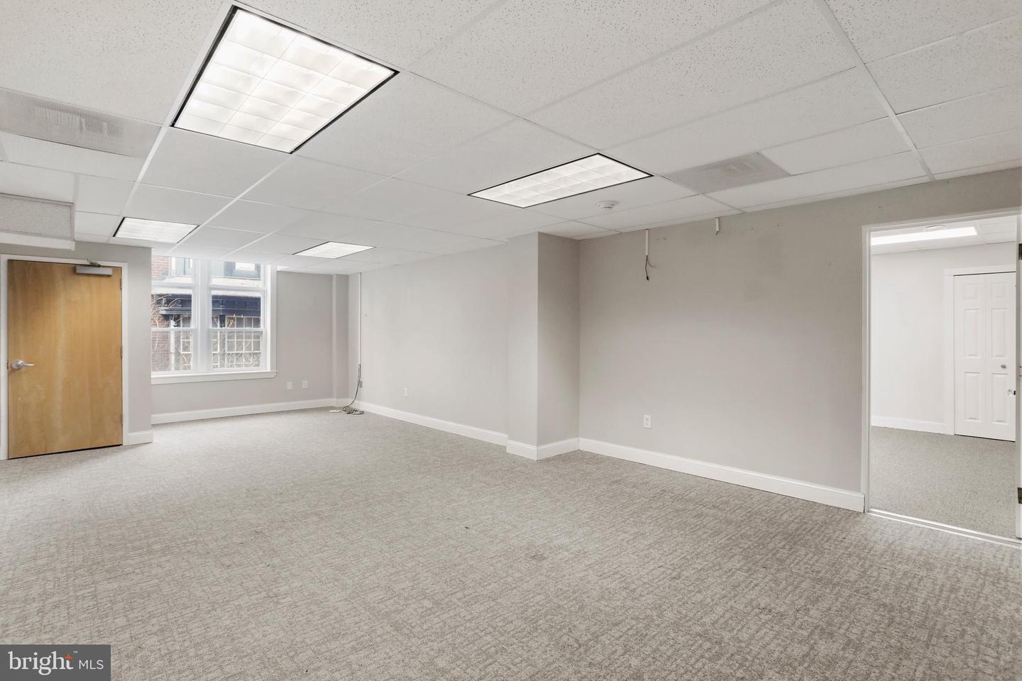 138-140 W Washington St #212/214 Property Photo 7