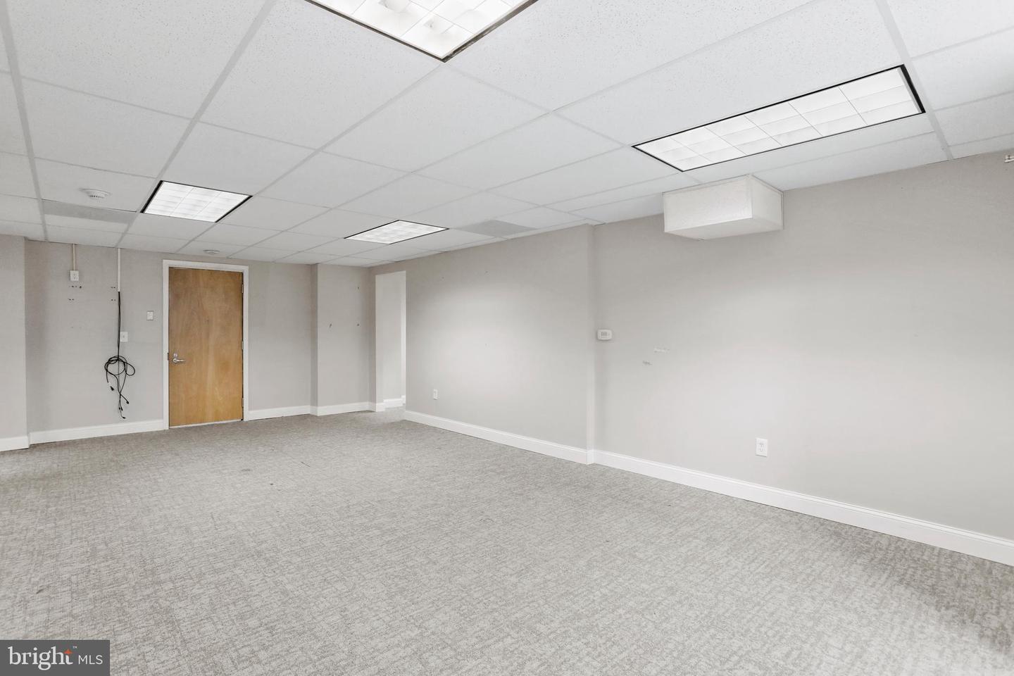 138-140 W Washington St #212/214 Property Photo 8