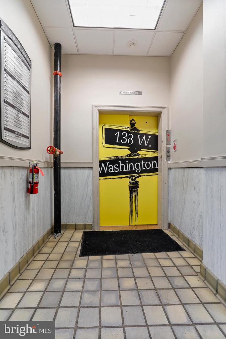138-140 W Washington St #212/214 Property Photo 19