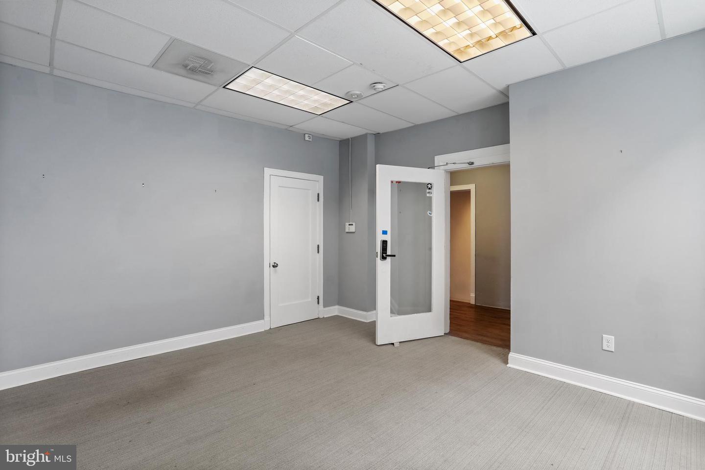 138 W Washington St #400 Property Photo 4