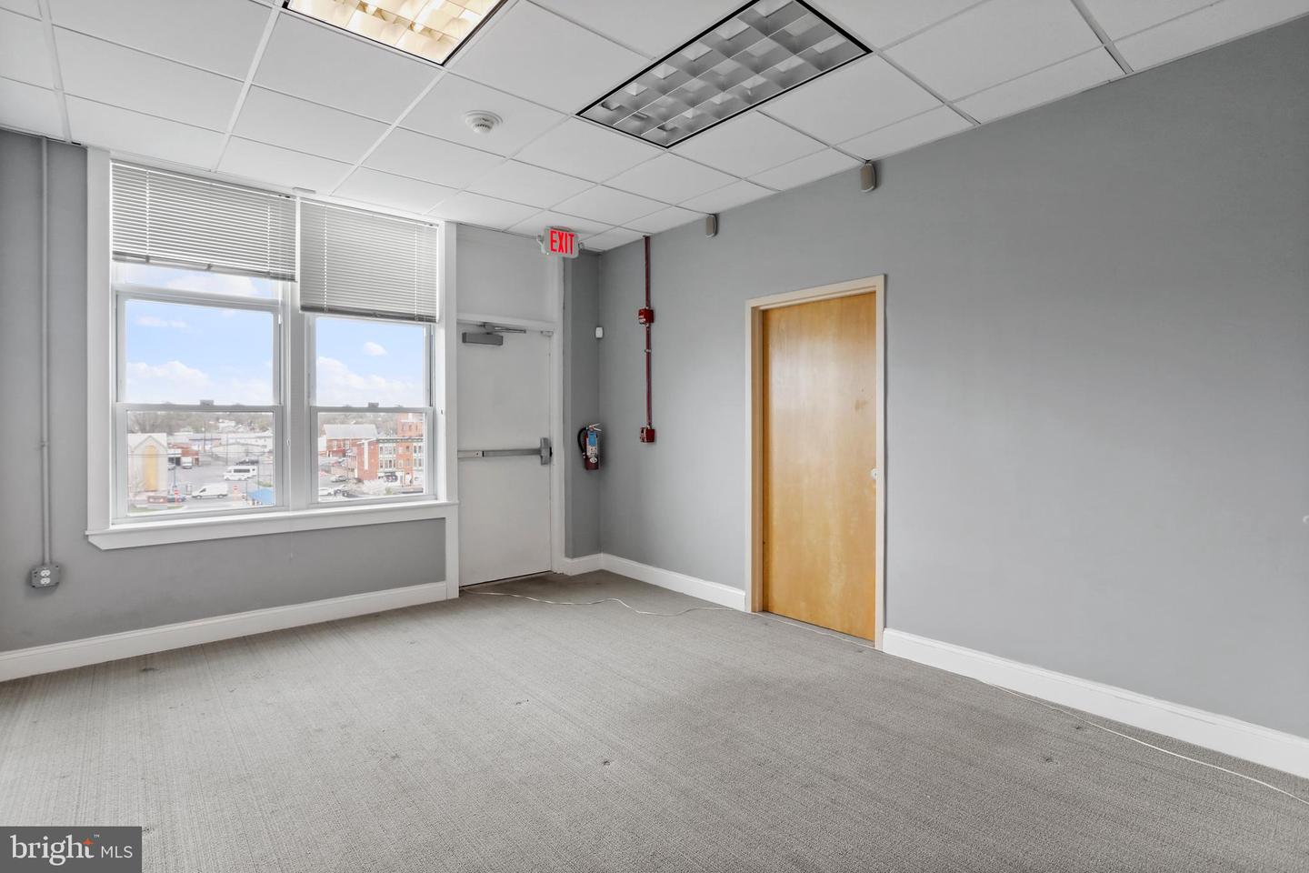138 W Washington St #400 Property Photo 16