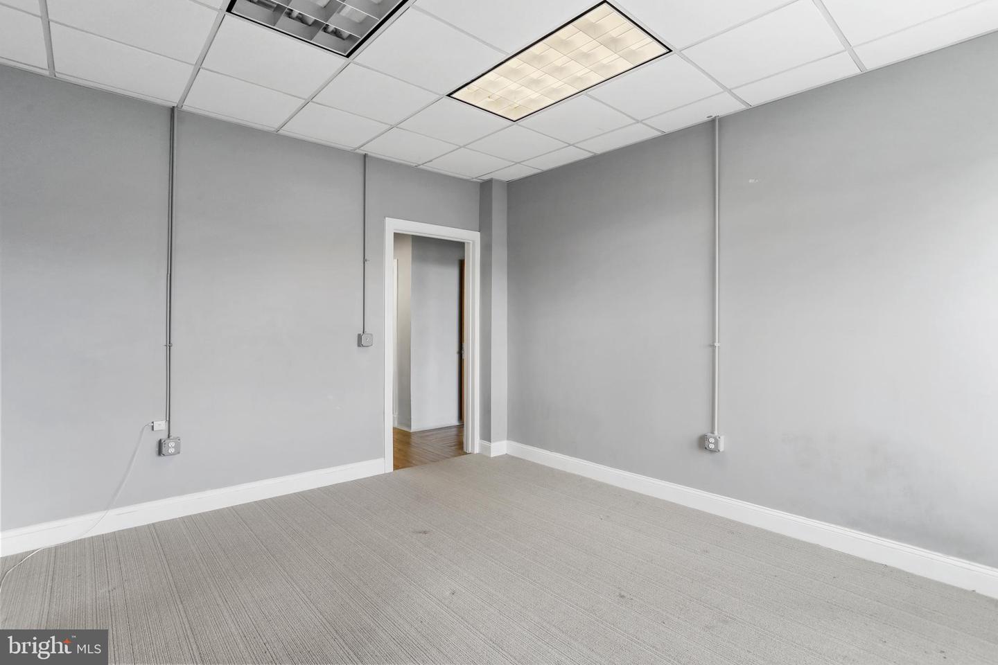 138 W Washington St #400 Property Photo 18