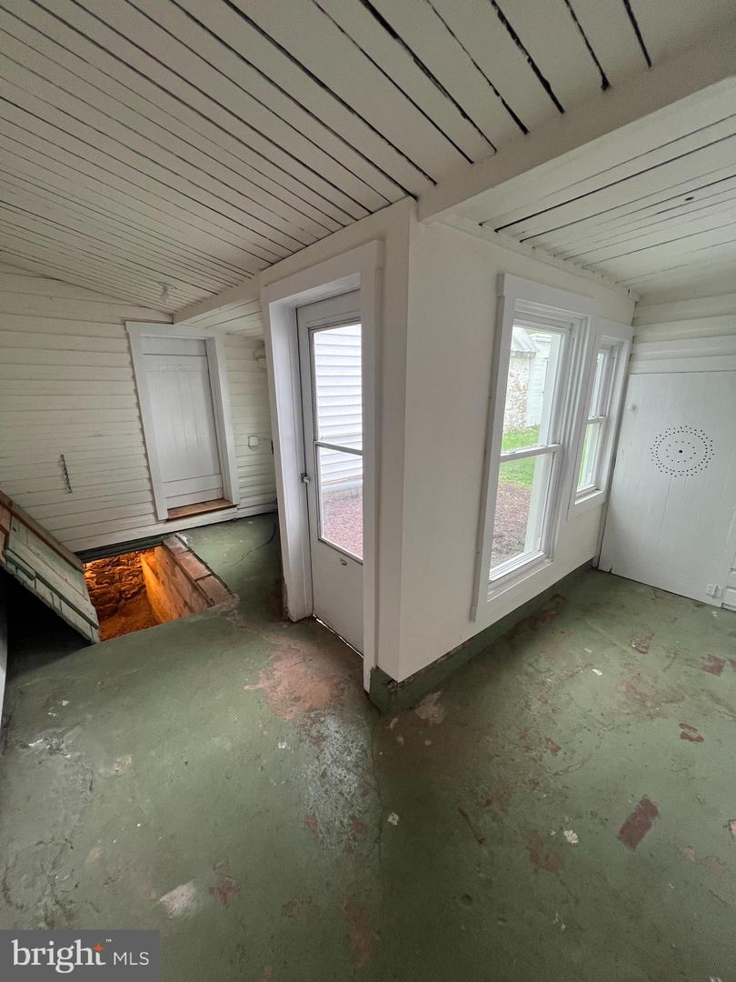 117 E Main St Property Photo 41