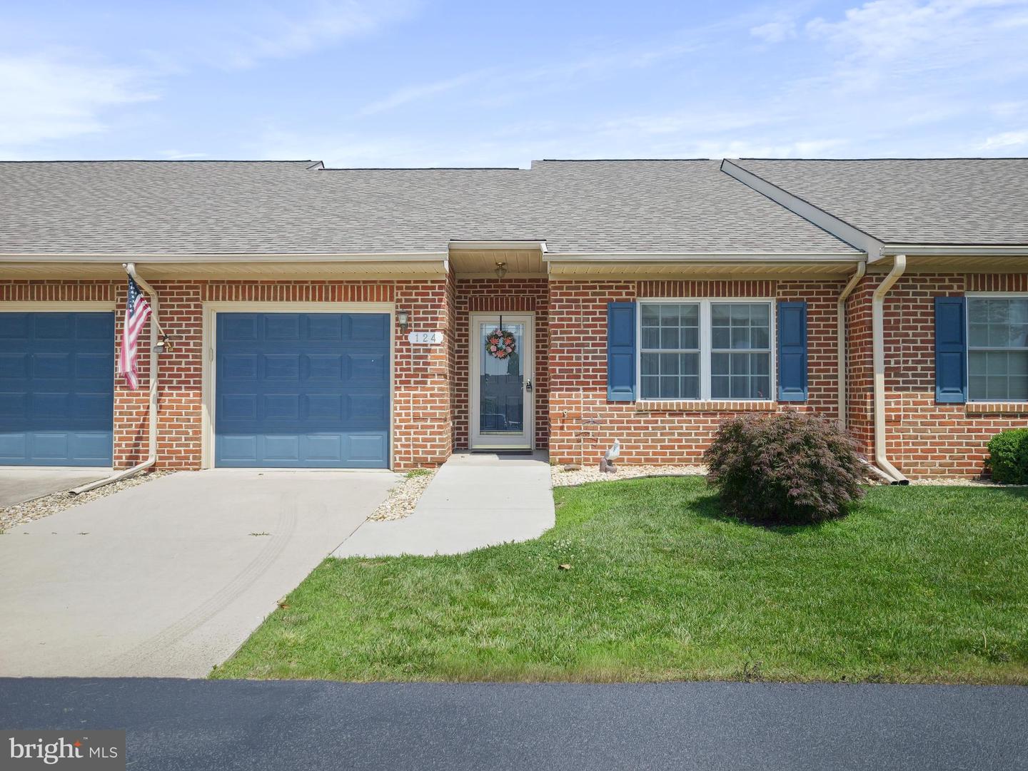 124 SUNBROOK LN #166 Property Photo 1