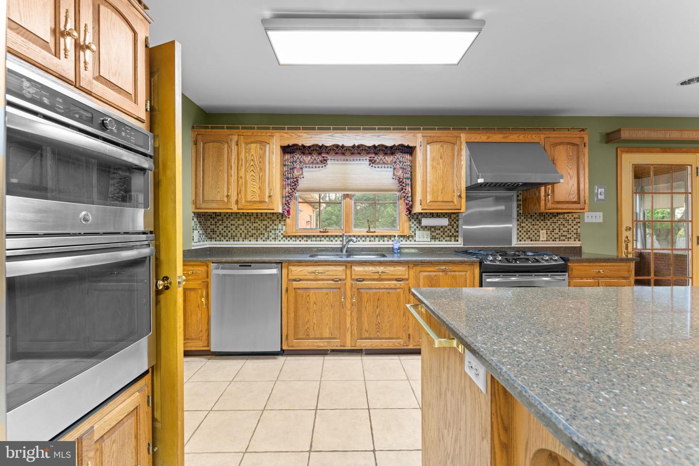 18903 Manchester Dr Property Photo 23
