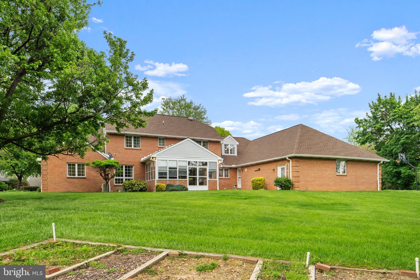 18903 Manchester Dr Property Photo 32