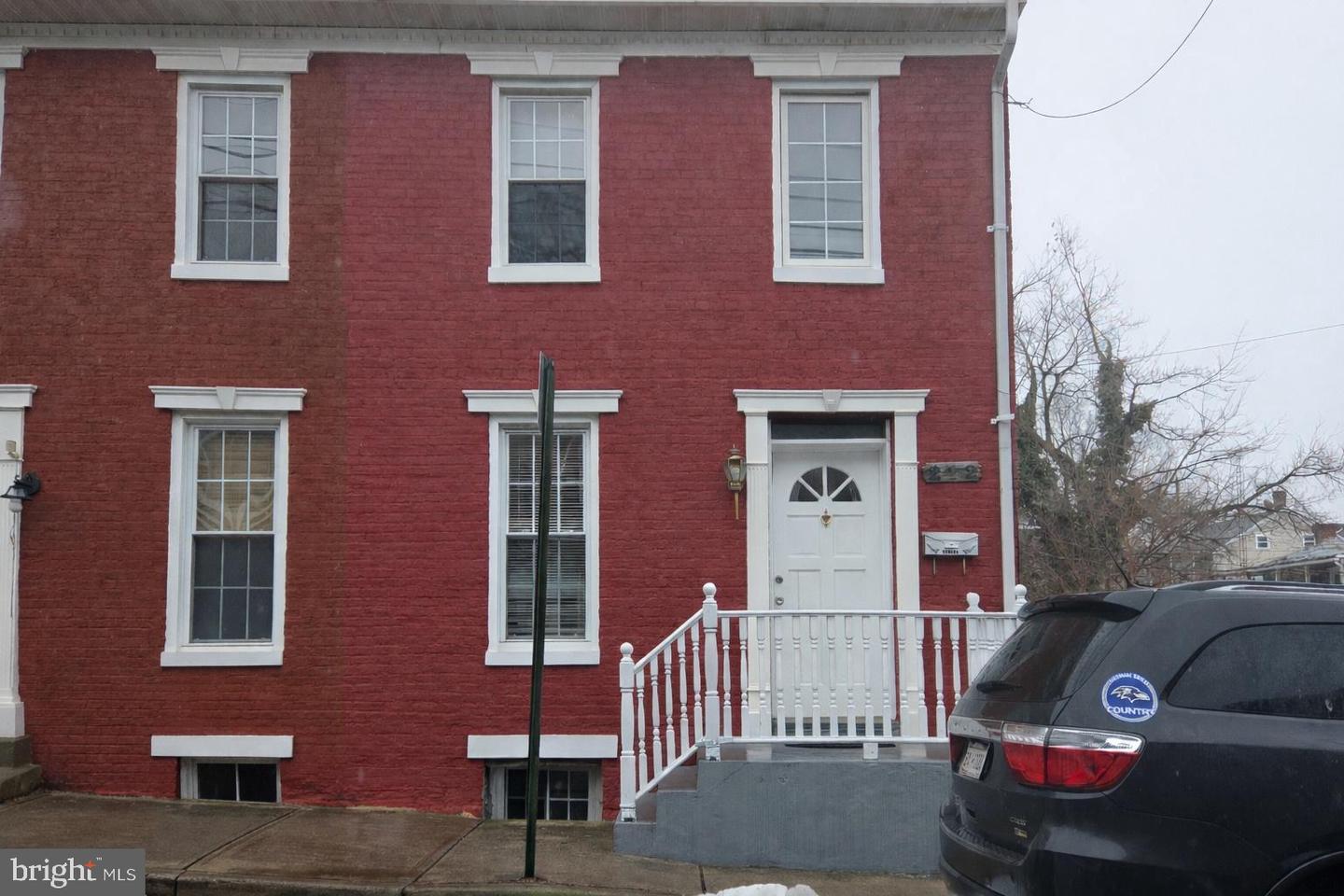 212 N MULBERRY ST Property Photo 1