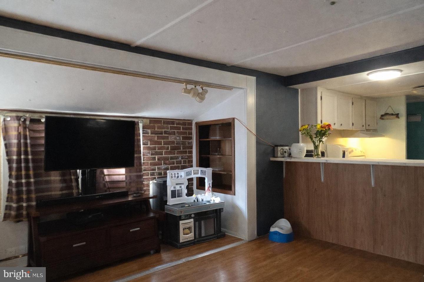 205 W High St W Property Photo 7