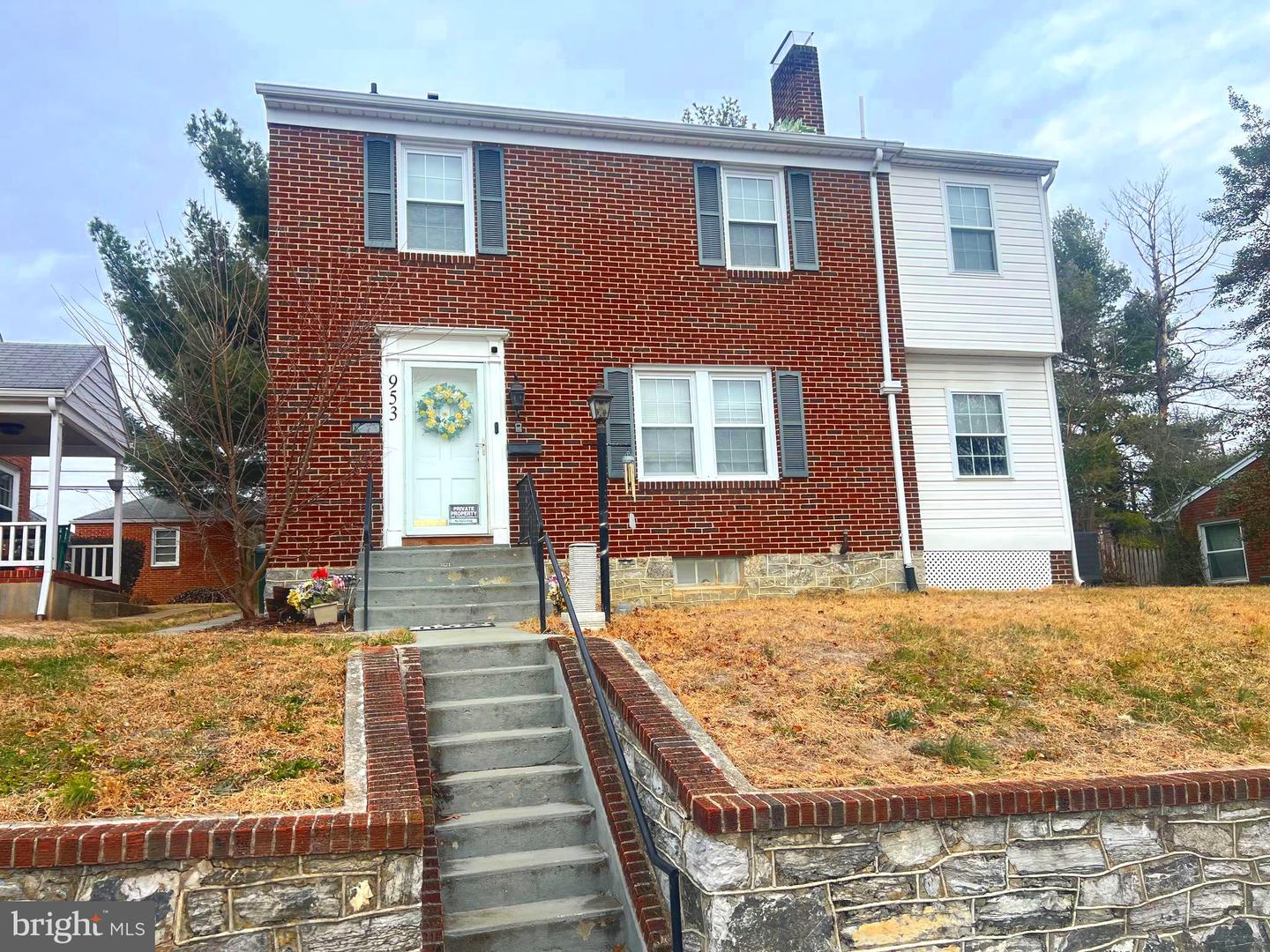 953 View St Property Photo 2